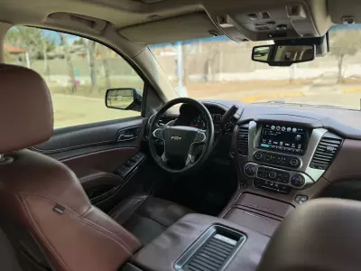 Chevrolet Suburban VUD 2016