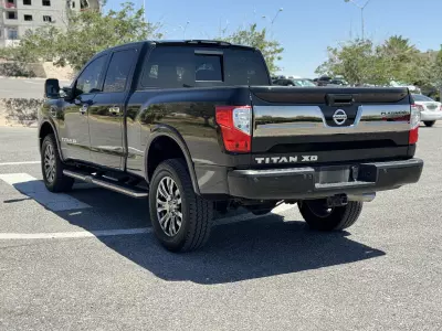 Nissan TITAN 2016