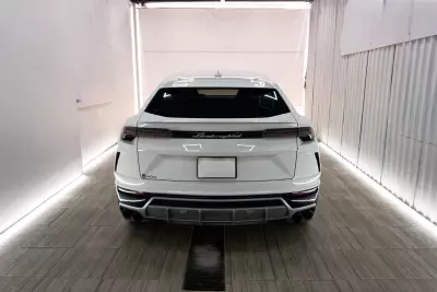 Lamborghini URUS 2021