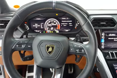 Lamborghini URUS 2021