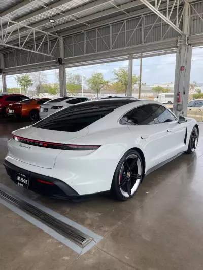 Porsche Taycan 2022