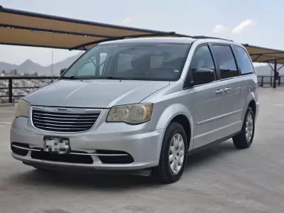 Chrysler Town & Country Minivan 2012