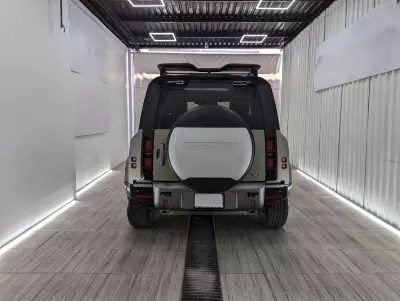 Land Rover Defender VUD 2023