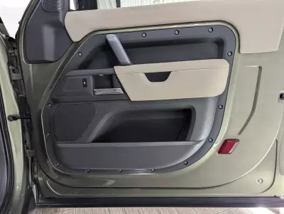 Land Rover Defender VUD 2023